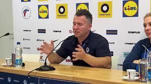 Euro-2024: Slovacii l-au trimis la conferinţa de presă de luni pe bucătarul echipei. El găteşte pentru jucători din 2010