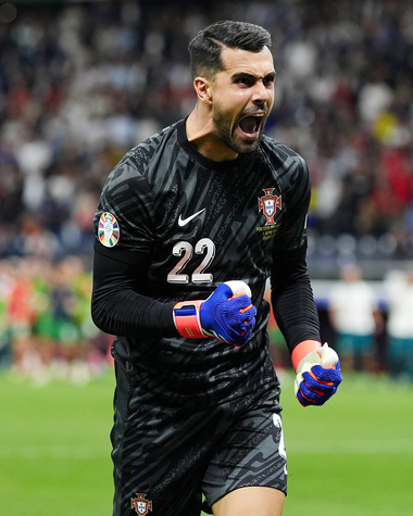 Diogo Costa, primul portar care apără de trei ori la lovituri de departajare în istoria Campionatului European: Este probabil cel mai bun meci din viaţa mea / Recordurile lui CR7