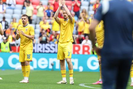 Adrian Mutu după ce tricolorii s-au oprit în optimi la Euro: Capu’ sus, băieţi! / Mesaje de încurajare pentru Generaţia de Suflet