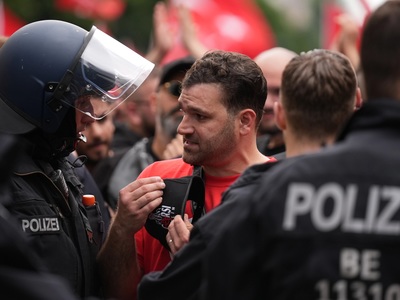 Euro 2024: Poliţia din Berlin a oprit coloana de suporteri turci după gesturi controversate înaintea meciului cu Ţările de Jos
