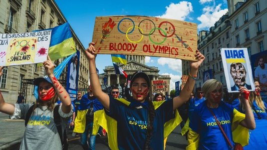Marş la Paris în semn de omagiu pentru sportivii ucraineni ucişi de la începutul invaziei ruse