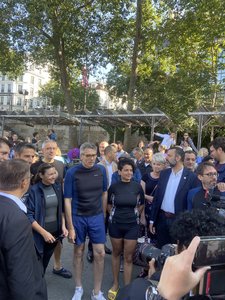 Primarul Parisului, Anne Hidalgo, a înotat în Sena, cu nouă zile înainte de JO - VIDEO