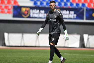 FCSB l-a împrumutat pe portarul Alexandru Maxim la FC Voluntari