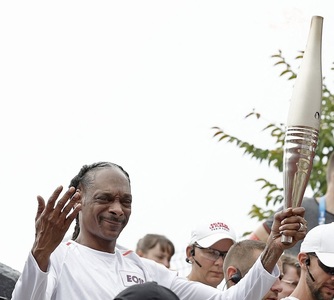 Snoop Dogg, Thomas Bach, Ban Ki-Moon, Tedros Adhanom Ghebreyesus, printre cei care au purtat vineri torţa olimpică. Platini speră că ultimul va fi Zidane - VIDEO