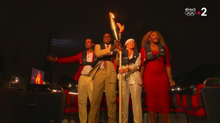 UPDATE - Jocurile Olimpice de la Paris au început oficial cu o ceremonie fără precedent pe Sena. A fost un spectacol total, la care surprizele au fost Celine Dion, Lady Gaga, dar şi Nadia Comăneci, Rafael Nadal, Serena Williams şi Carl Lewis - VIDEO