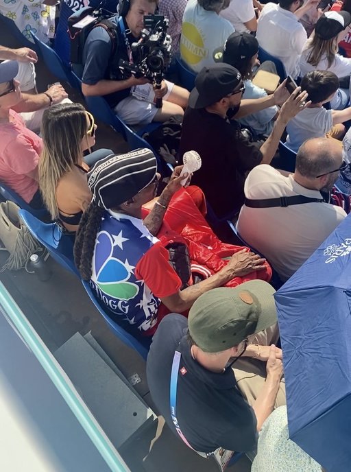 Soluţia găsită de rapperul Snoop Dog pentru a face faţă caniculei de la Jocurile Olimpice - FOTO