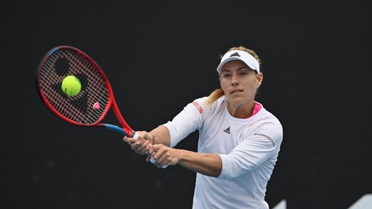 JO – tenis: Învinsă de Zheng în sferturi la simplu, Kerber şi-a încheiat cariera. S-a calificat în semifinale şi Schmiedlova