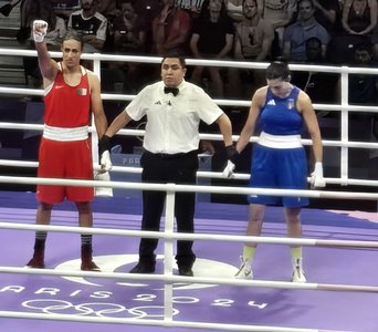 Controverse la JO după participarea la box a unei sportive care a fost descalificată de la Mondiale pentru că avea un nivel ridicat de testosteron. Adversara ei a abandonat după doar 46 de secunde: “Nu am mai simţit niciodată un pumn ca acesta”