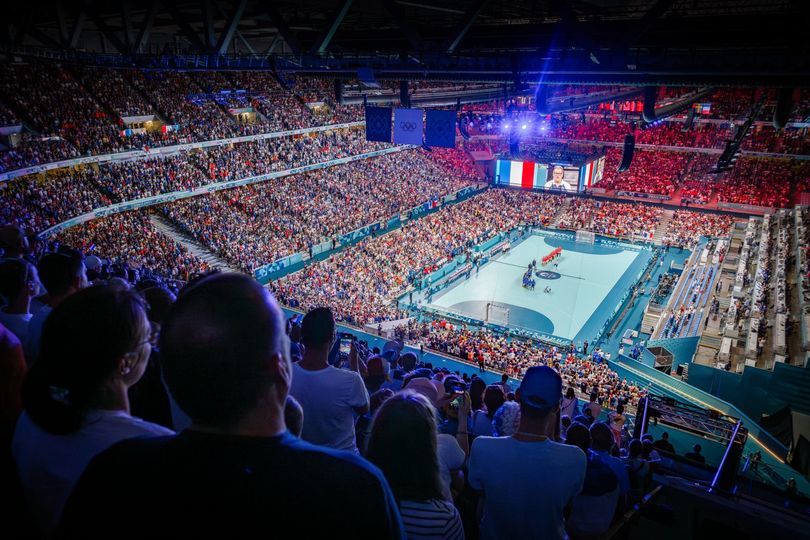 JO, handbal feminin: Danemarca şi Franţa, primele semifinaliste ale competiţiei olimpice;  26.458 spectatori la meciul Franţei, nou record de asistenţă