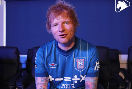 Ed Sheeran a devenit acţionar minoritar la clubul din Premier League Ipswich Town