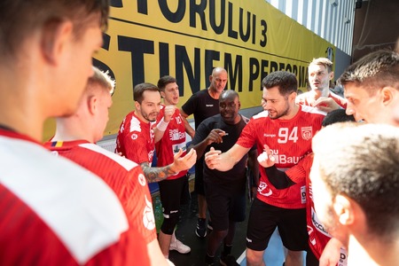 Handbal masculin: Dinamo Bucureşti, victorie cu Beşiktaş la Cupa Potaissa; USAM Nîmes n-a mai ajuns la turneu