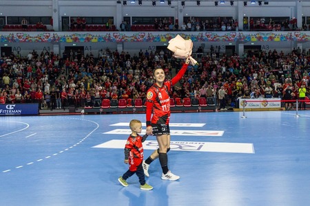 Handbal feminin: Gloria Bistriţa a câştigat Trofeul ”Poarta Transilvaniei”; retragere oficială pentru Laura Pristăviţa