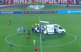 Victimă a unei probleme cardiace, un jucător s-a prăbuşit pe teren în timpul unui meci din Copa Libertadores – VIDEO