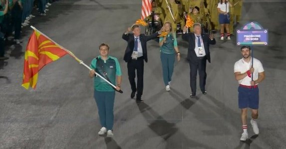 Jocurile Paralimpice. Un voluntar a purtat drapelul Macedoniei de Nord la ceremonia de deschidere