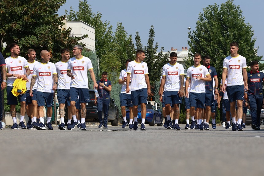 Echipa naţională: Tricolorii s-au relaxat timp de 10 minute în jurul hotelului, înaintea meciului cu Kosovo, din Liga Naţiunilor - FOTO