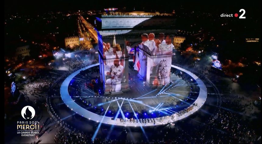 Jocurile Olimpice de la Paris: Sportivii francezi au fost sărbătoriţi şi decoraţi pe Champs-Elysées