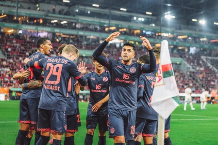 Bundesliga: Augsburg a pierdut cu 2-3 confruntarea cu Mainz. Doi jucători au fost eliminaţi