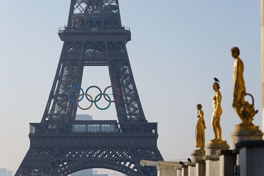 Inelele olimpice de pe Turnul Eiffel au fost demontate