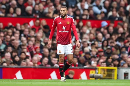 Manchester United: Mazraoui a fost supus unei proceduri cardiace corective, dar ar urma să revină în câteva săptămâni