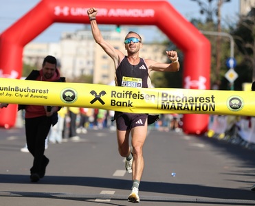 Maratonul Bucureşti, câştigat de Nicolae Alexandru Soare la masculin şi Sana Achahbar la feminin. La eveniment au participat peste 12.000 de alergători 