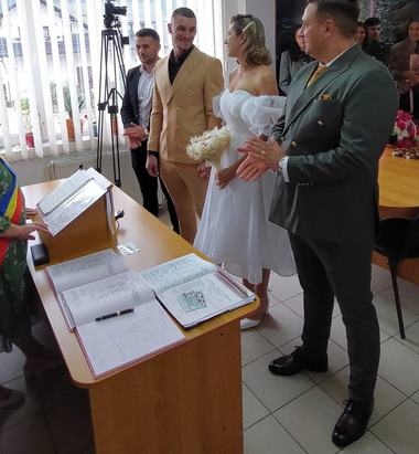 Campionul olimpic la canotaj Andrei Cornea s-a căsătorit civil cu Mădălina Moroşan - FOTO