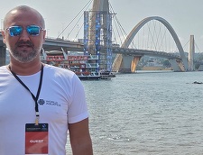 Adrian Gavriliu, primul român care devine arbitru internaţional de high diving. Gavriliu este antrenorul lui Constantin Popovici