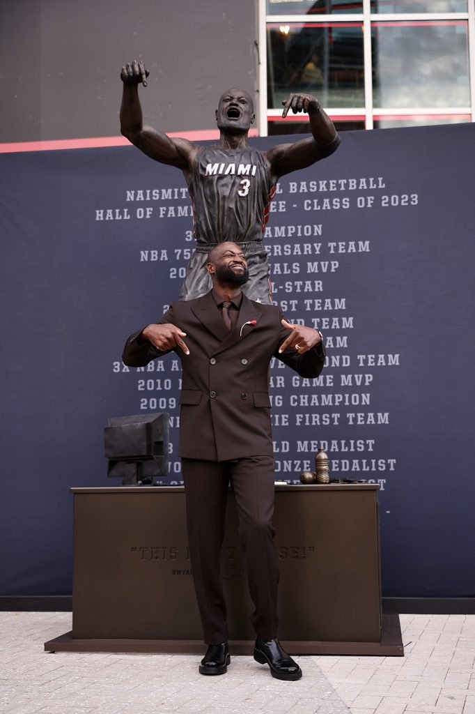 NBA: Miami Heat a dezvăluit o statuie în onoarea legendarului Dwayne Wade - VIDEO