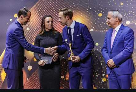 Gala Premiilor ANOC 2024: Mihai Covaliu a înmânat trofeul celei mai bune echipe mixte de la Jocurile Olimpice