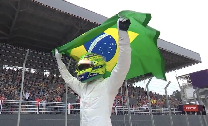 Formula 1: Lewis Hamilton a pilotat monopostul legendarului Ayrton Senna înainte de Marele Premiu al Braziliei - VIDEO