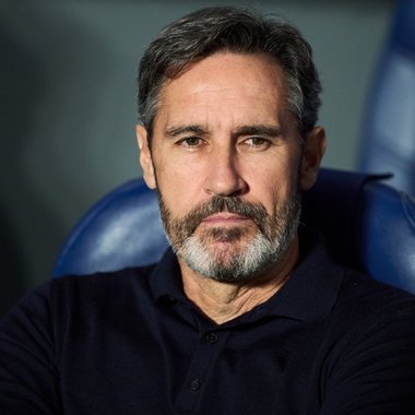 Antrenorul echipei Osasuna şi-a ajutat rudele afectate de inundaţii din regiunea Valenciei - VIDEO