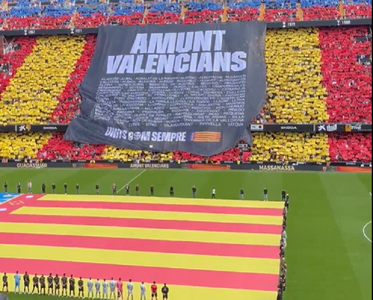 Omagiu emoţionant pe Mestalla la primul meci al Valenciei de după inundaţiile devastatoare din regiune - VIDEO