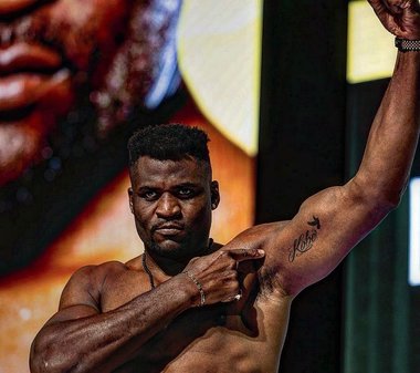 După ce a aflat că Vinicius Jr. are origini africane, campionul UFC Francis Ngannou l-a invitat pe brazilian în Camerun