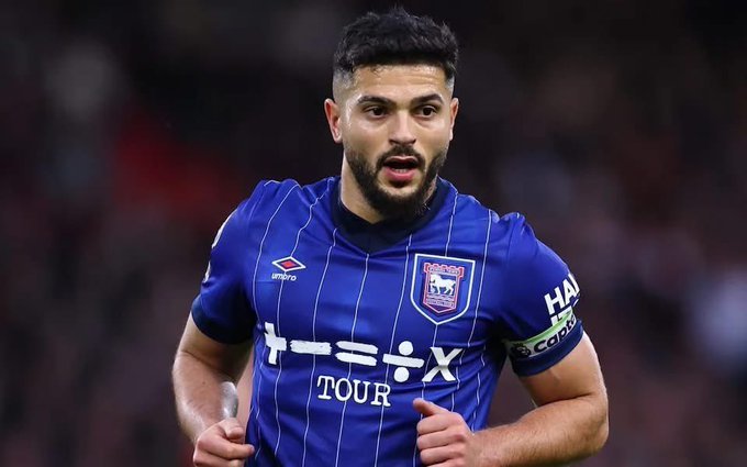 Căpitanul echipei Ipswich Town, Sam Morsy, de religie musulmană, a refuzat să poarte banderola în culorile curcubeului la meciul cu Nottingham Forrest