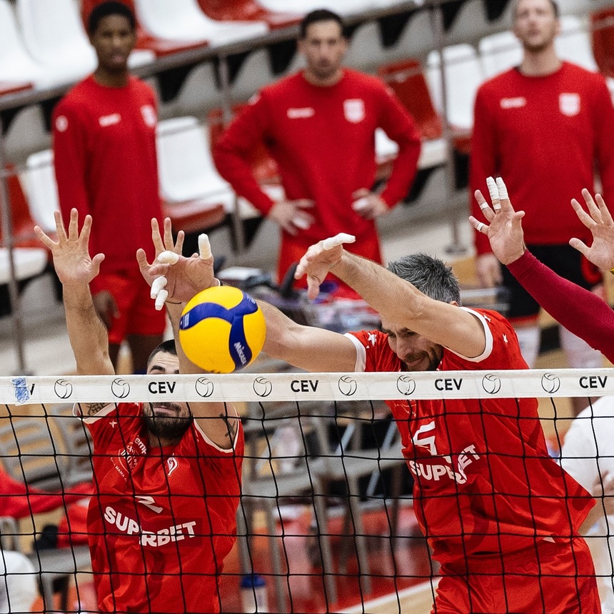 Volei masculin: Nova Tech Groningen – Dinamo Bucureşti, scor 3-0, în optimile Challenge Cup