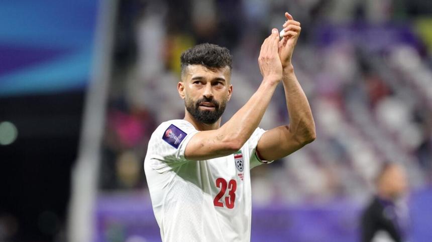 Fotbal: Un internaţional iranian, convocat de comisia de etică a federaţiei după ce a îmbrăţişat o fană