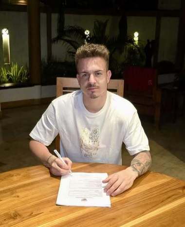 FC Dinamo anunţă transferul atacantului Alex Pop. Pe ce perioadă a semnat jucătorul în vârstă de 24 de ani