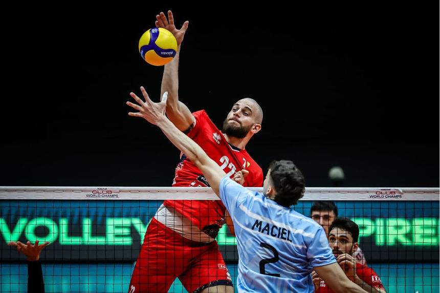 Volei masculin: Corona Braşov – Trentino Itas, scor 1-3, în faza play-off a CEV Cup; Bela Bartha, în lotul italienilor