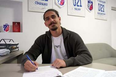 Superliga: Sadiku şi-a prelungit contractul cu FC Botoşani