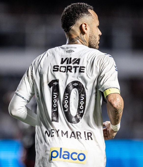 Neymar a jucat din nou pentru Santos. Jucătorii adverşi de la Botafogo au stat la coadă pentru a face poze cu el - VIDEO