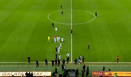 Turcia: Adana Demirspor a abandonat meciul cu Galatasaray. Echipa a părăsit terenul în semn de protest faţă de federaţie şi faţă de Comisia Centrală a Arbitrilor