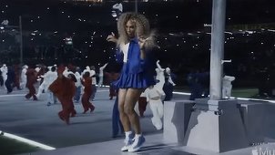 Super Bowl: Serena Williams, guest-star la concertul susţinut în pauză de Kendrick Lamar / Donald Trump, prezent la eveniment - VIDEO