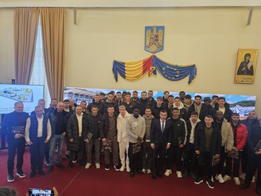 Edilul Mihai Chirica s-a întâlnit cu jucătorii echipei Poli Iaşi şi le-a transmis că oraşul are nevoie de echipă în prima ligă, dar şi că anul acesta la Iaşi începe construcţia unui nou stadion