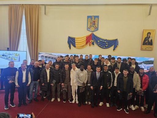 Edilul Mihai Chirica s-a întâlnit cu jucătorii echipei Poli Iaşi şi le-a transmis că oraşul are nevoie de echipă în prima ligă, dar şi că anul acesta la Iaşi începe construcţia unui nou stadion