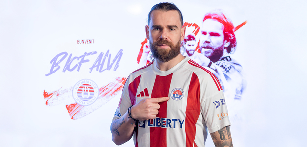 Bicfalvi va juca în Superligă, la Oţelul Galaţi. El a evoluat în Rusia în ultimii ani