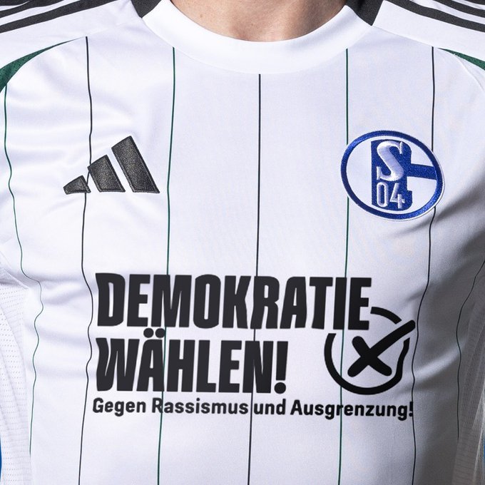 „Votaţi pentru democraţie": jucătorii echipelor Darmstadt şi Schalke 04 vor purta tricouri speciale în ziua alegerilor din Germania