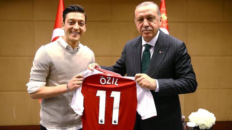 Fostul internaţional german Mesut Özil a devenit membru al Consiliului Central de Decizie al AKP, partidul lui Erdogan