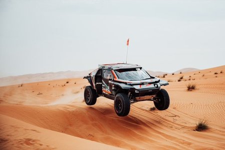 Pilotul Dacia, Sébastien Loeb, a câştigat a doua etapă a Abu Dhabi Desert Challenge