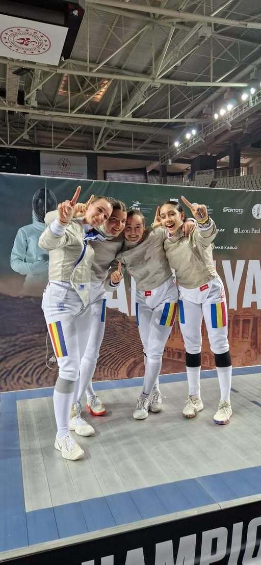Echipa de sabie junioare a României a câştigat medalia de aur la Campionatul European de cadeţi şi juniori din Antalya