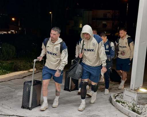 Echipa naţională: Jucătorii, aşteptaţi de români la sosirea la San Marino
