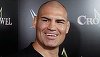 Fostul star MMA Cain Velasquez, condamnat la 5 ani de închisoare pentru tentativă de omor. El a tras asupra unui bărbat care i-ar fi agresat sexual băieţelul de 4 ani / Apeluri către Dana White, prietenul lui Donald Trump